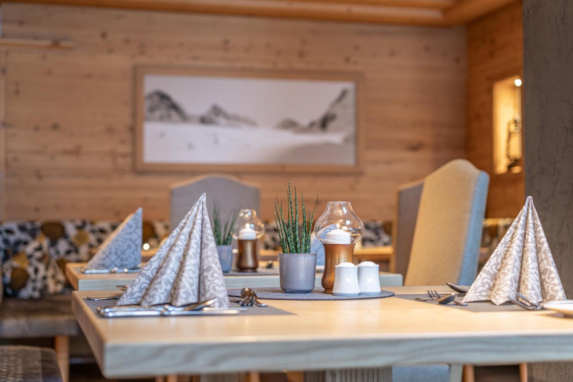 אוברגורגל Burghotel Alpengluehn מראה חיצוני תמונה