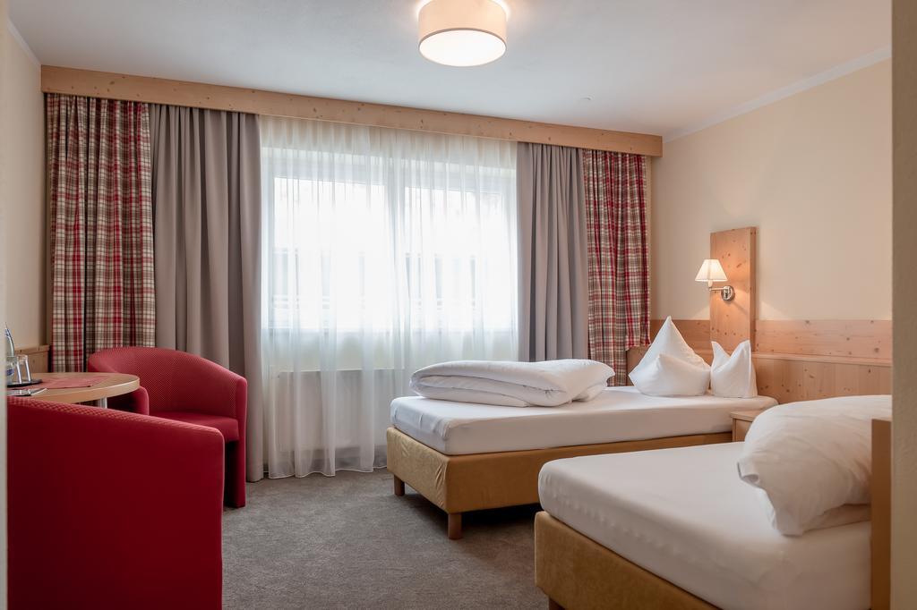 אוברגורגל Burghotel Alpengluehn מראה חיצוני תמונה